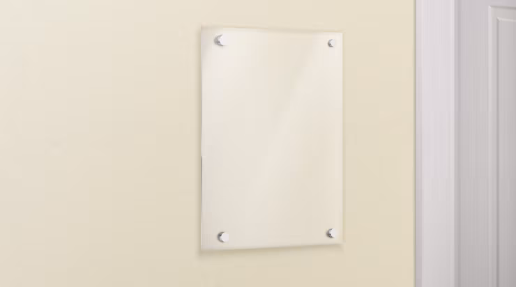 glass-methacrylate-plate-wall-realistic-vector_1441-3884